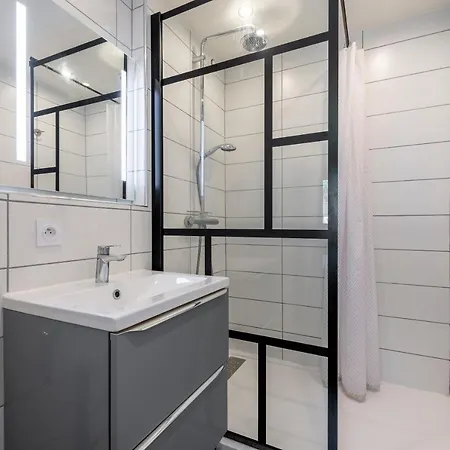 Apartment Appt Lumineux - Avec Balcon A 400m De La Courseulles-sur-Mer
